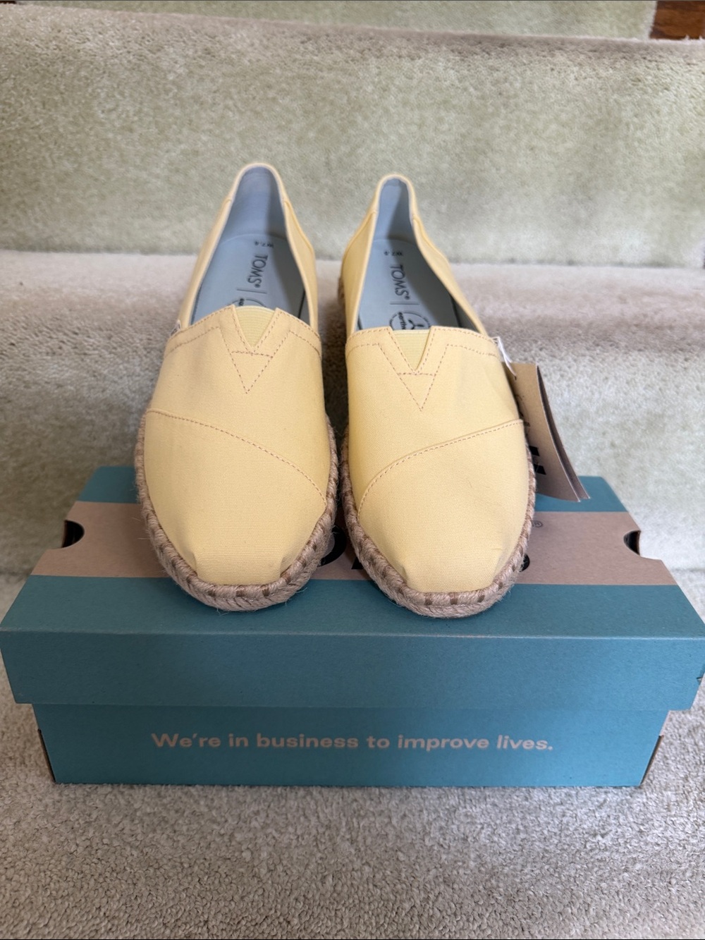 Toms Yellow Alpargata Flats. NWT